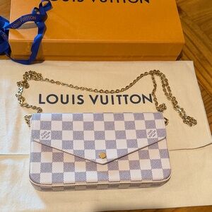 Louis Vuitton Pochette Felicie. White and Blue Checkered Crossbody Bag. New